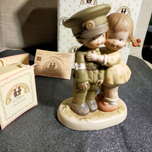 Decorative figurine collection like new