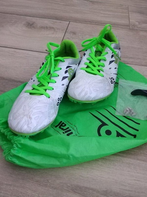Admiral Track Shoes Size 43 White Like New with Spikes