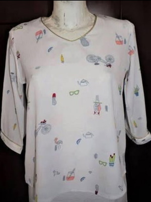 Blouse new with gold details size M