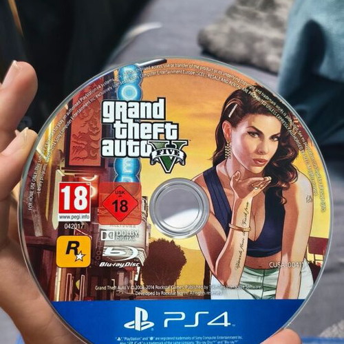 GTA 5 PS4 version like new without cover