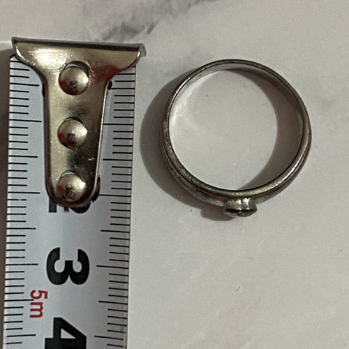 Silver ring with heart-shaped strass used