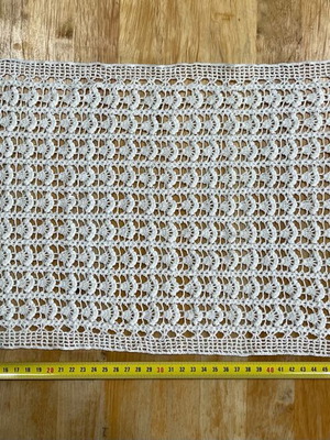 Table runner 60 x 30cm with crochet, lily pattern like new