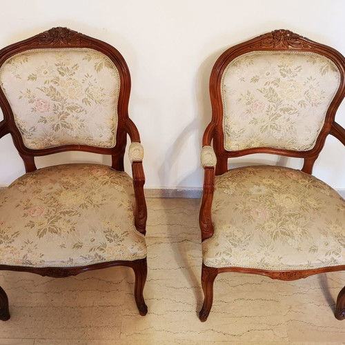 Two Louis XV living room armchairs used and 45 cm table