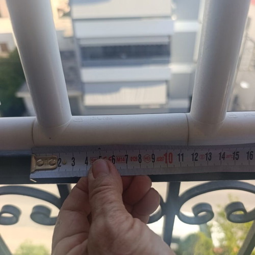 Balcony child safety railings used, white, 17m length