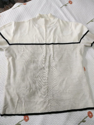 Basic knitted sweater in earthy tones one size in excellent condition