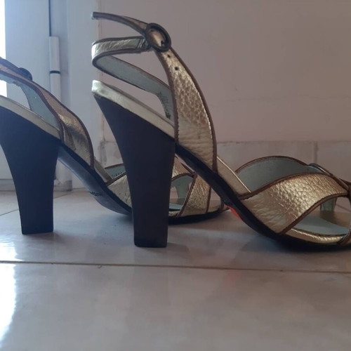 Leather sandals gold like new