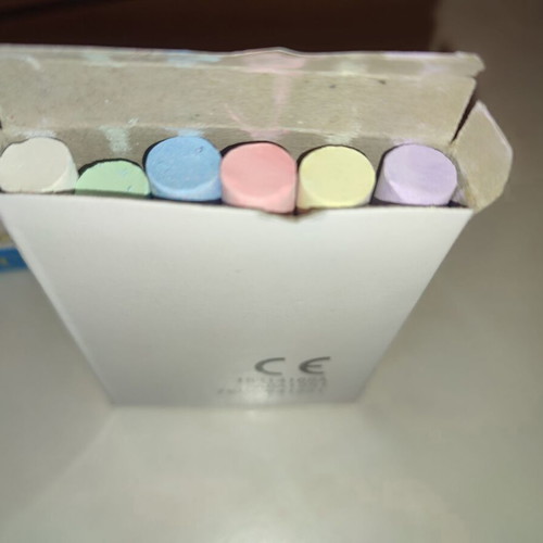 Chalk set like new, 5 colored and 3 white pieces