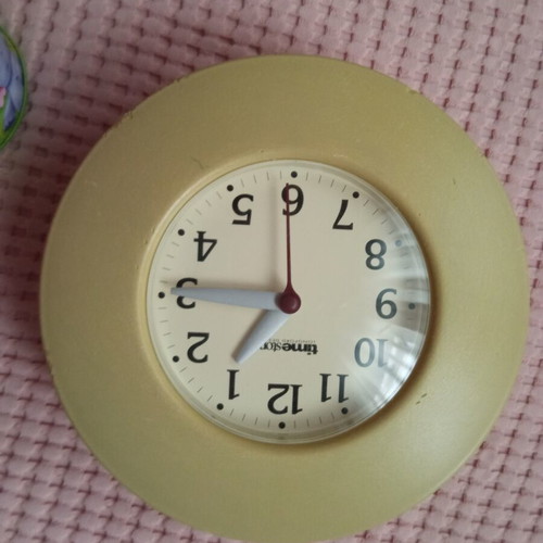 Wall clock analog, like new, 20 cm diameter