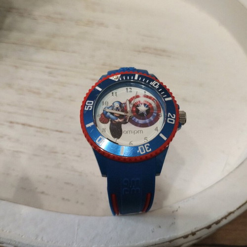 Marvel children's watch like new with Captain America blue and red