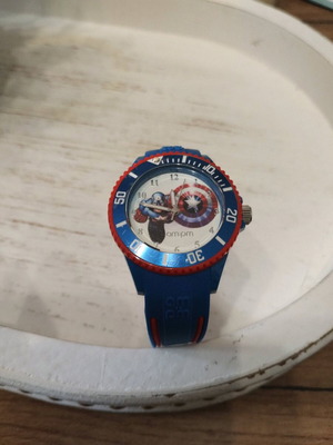 Marvel children's watch like new with Captain America blue and red