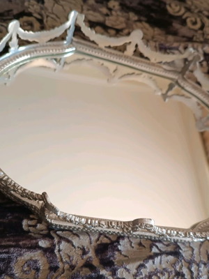 SUPERB OVAL DISH CASSITER! INTERIOR MIRROR!
