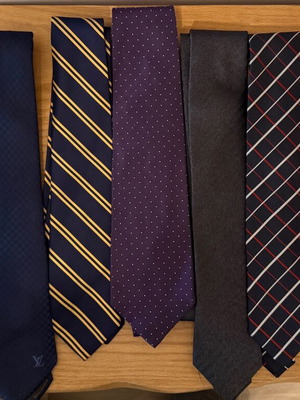 Pack of 9 silk ties Louis Vuitton, Boss, Ralph Lauren like new