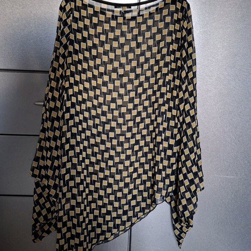 Denny Rose blouse long bell sleeve asymmetrical like new