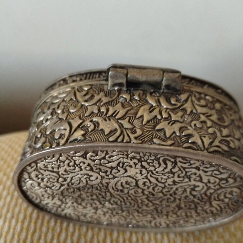 Vintage oval jewelry box silver plated, satin interior, like new