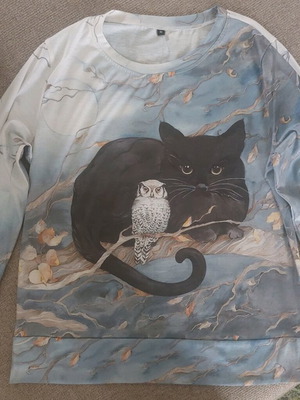 Women's blouse with black cat and owl like new, size M