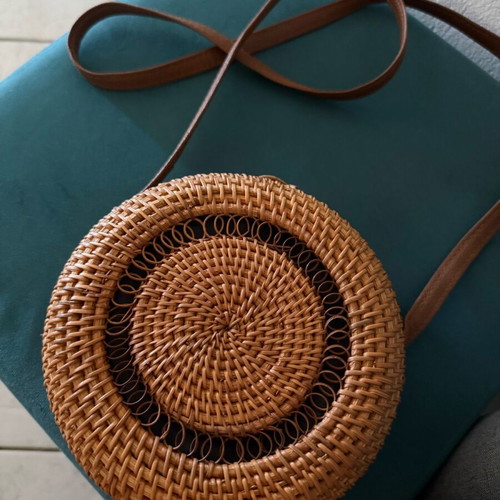 Straw crossbody bag like new