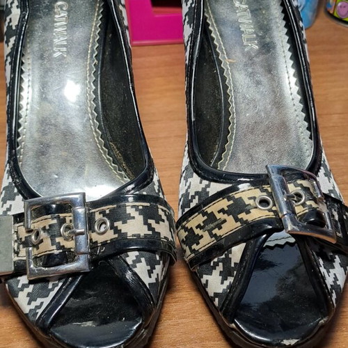 Women's pumps size 37 used, black and white