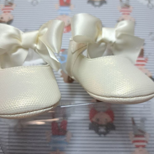 Mayoral baby booties size 17 like new, off white