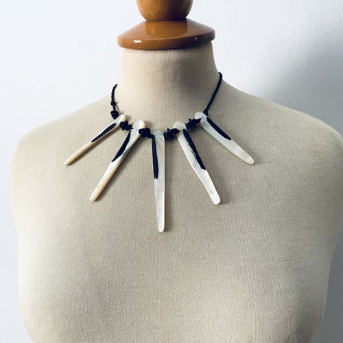 Necklace made of natural shell, like new, black and white