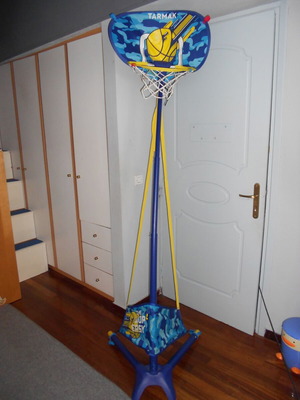 Tarmak children's basketball hoop like new, adjustable up to 1.80m, includes ball