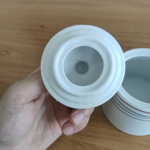 Ceramic sugar bowl with lid like new
