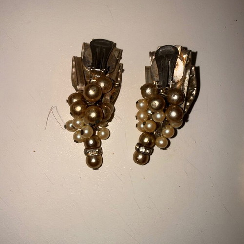 Pearl and rhinestone clip earrings and necklace set