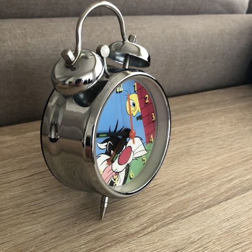 Looney Tunes alarm clock like new, analog tabletop