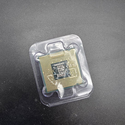 Intel Core i3-2100 and Pentium E5200 processors used with original coolers