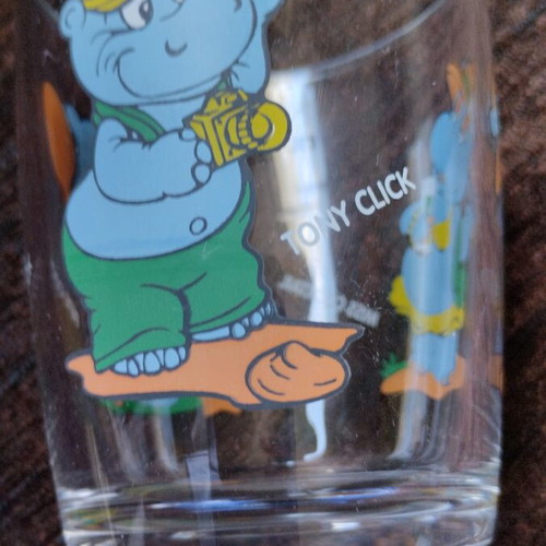 Noutela collectible glass like new