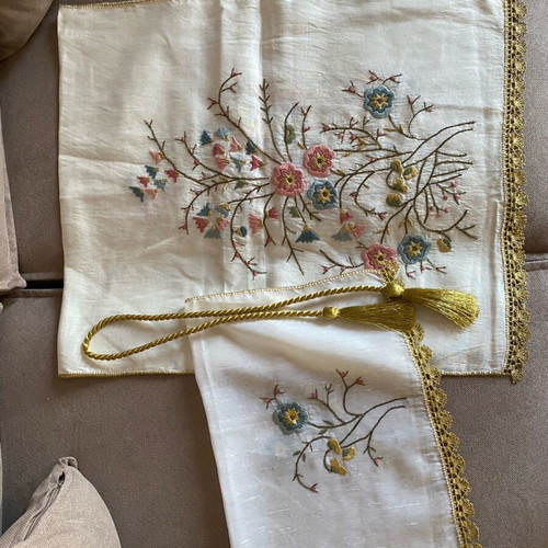 Tsevres with gold thread from Ioannina like new