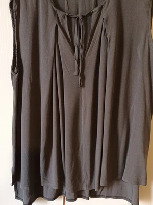 Celestino blouse khaki with pleats like new, fits up to XXL