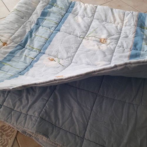 Double quilt like new, reversible floral and blue design 2.0x2.10m