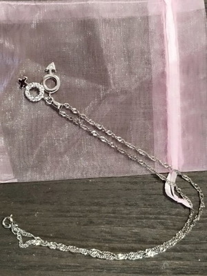 Silver necklace like new