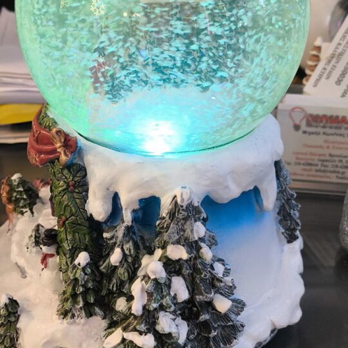 Christmas snow globe like new with music and light change