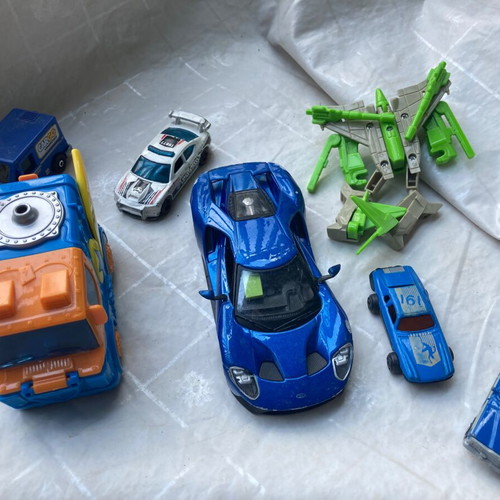 Toy airplanes and cars like new, with figures and remote control
