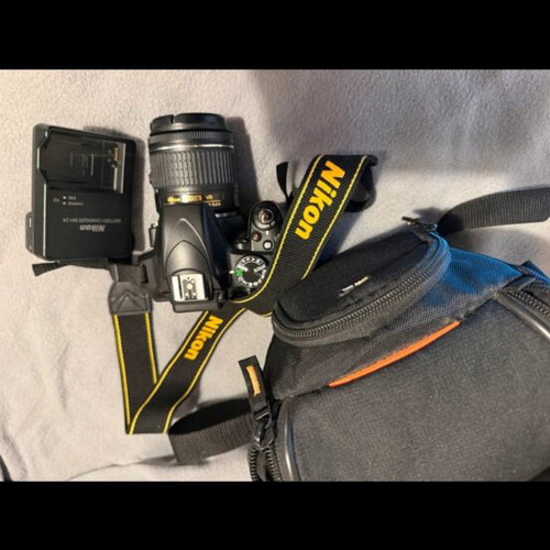 Nikon D3300 camera like new with box and case