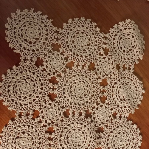 Handmade napkins used, one rectangular and six square