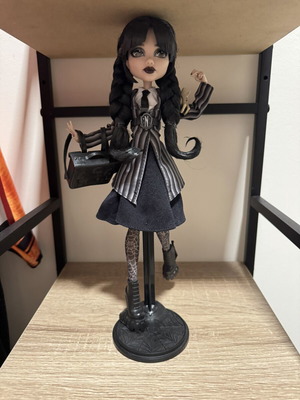 Monster High Wednesday Adams doll like new, collectible