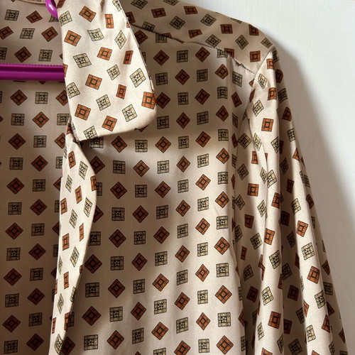 Zara women's shirt like new, satin texture, size L