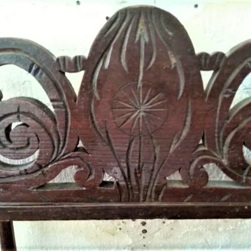 Wooden carved étagère vintage with four shelves
