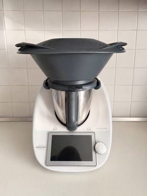 Thermomix TM6 with 2 bowls like new