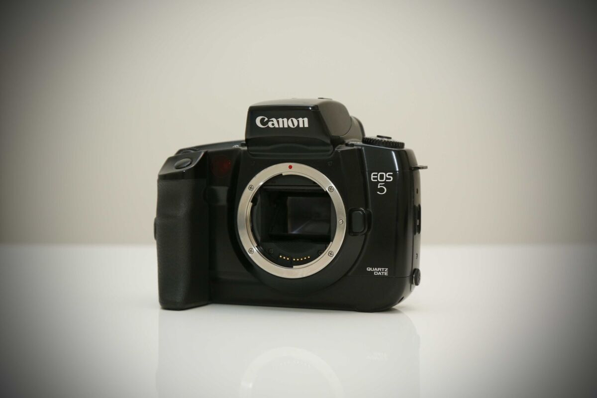 Canon EOS 5 Quartz Date 35mm SLR Film… - € 130,00 - Vendora.cy