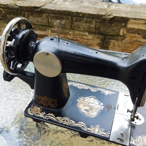 Heid & Neu sewing machine used, collectible German model
