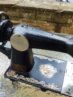 Heid & Neu sewing machine used, collectible German model