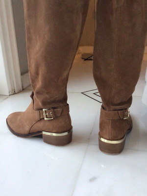Camel suede boots like new with gold detail size 36