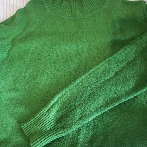 Mei Gao green sweater like new, size L