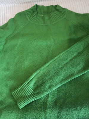Mei Gao green sweater like new, size L