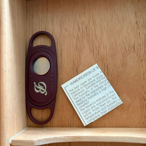 Silver Match wooden cigar case like new