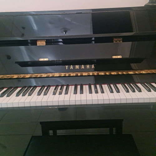 Yamaha P112N Silent Upright Piano like new, black glossy