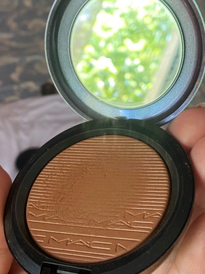 MAC Extra Dimension Bronzing Powder Delphic like new